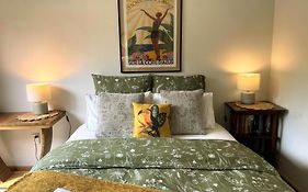 Gully Hideaway Apartment